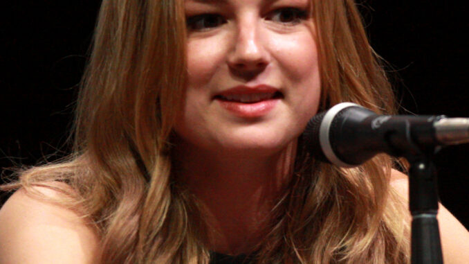 Emily Vancamp Biography